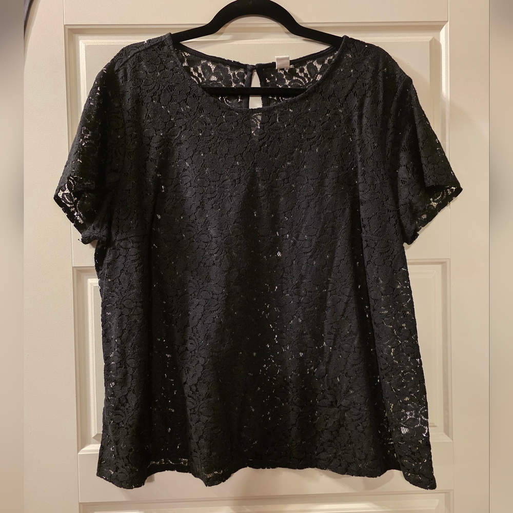 Old Navy Lace Top With Keyhole Back